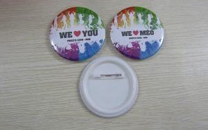 huy hiệu bằng nhựa cứng