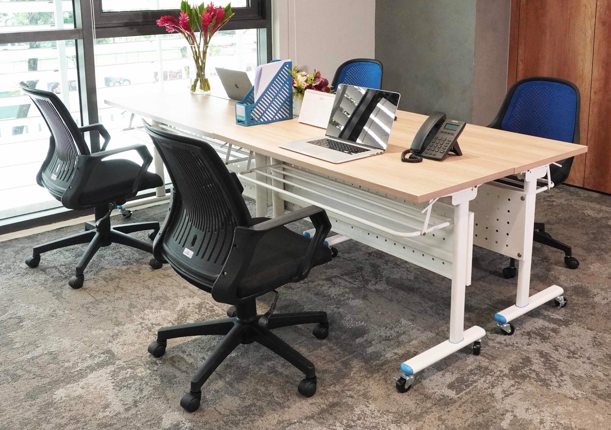 Nên chọn ghế xoay hay ghế cố định