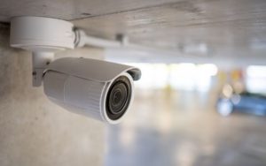 Khu vực tường rào và lối ra vào phụ